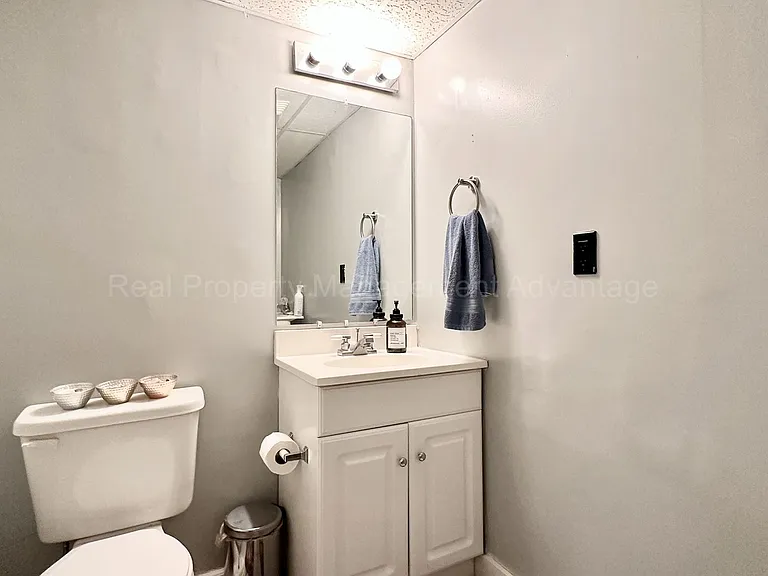 10111 Austrian Way — Photo 28