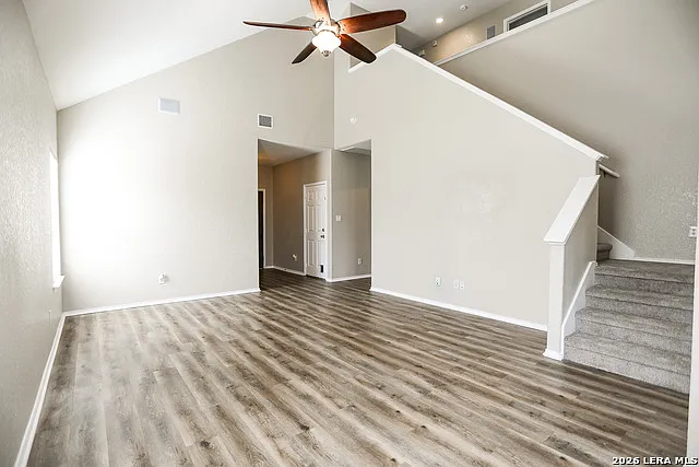 305 Maple Way — Photo 6