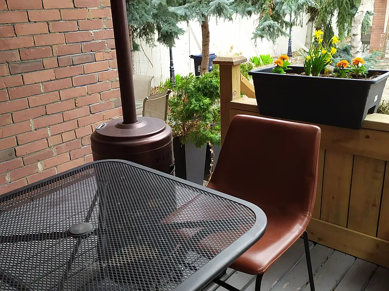 335 Palmerston Blvd #MAIN — Photo 11