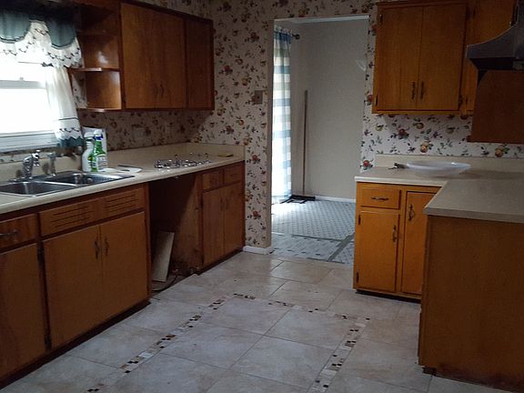 3rd image of 2579 Vayview Dr