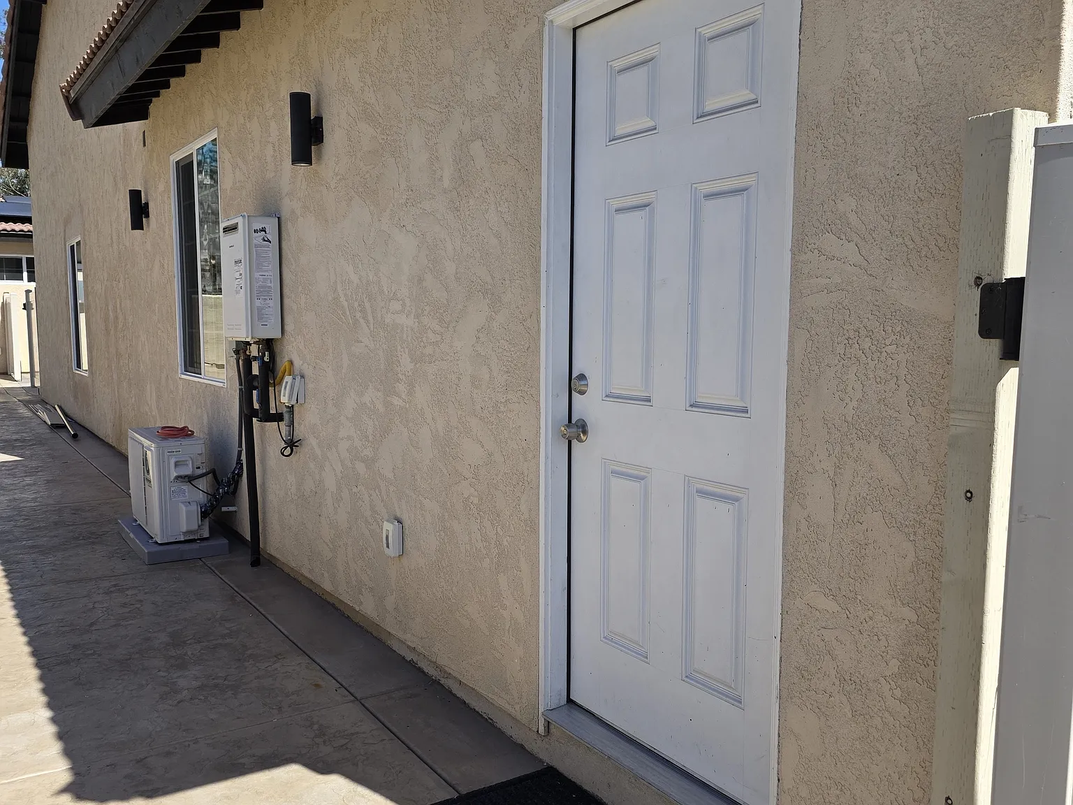 973 E J St — Photo 2