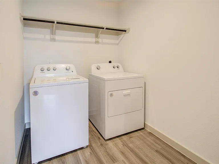 7911 Murciana Dr — Photo 21
