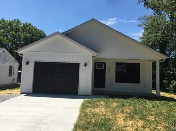 142 Hickory St, Farmington, MO 63640