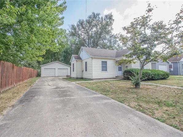 1404 S 6th St, Mattoon, IL 61938