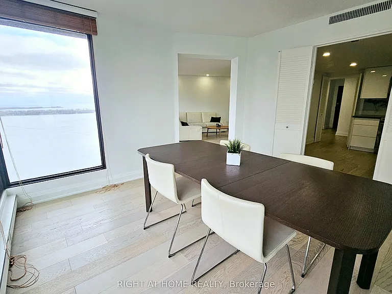 65 Harbour Sq #3306 — Photo 7
