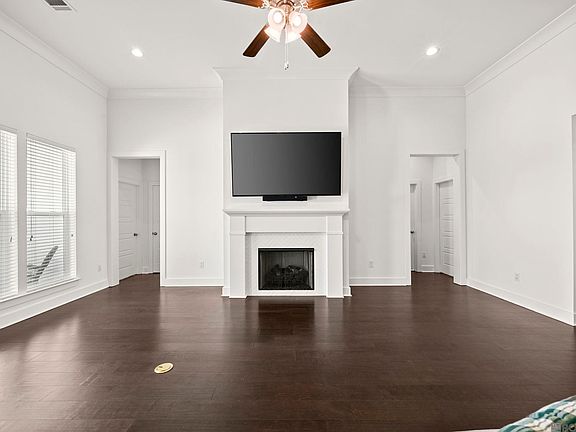 5th image of 10233 Oak Colony Blvd