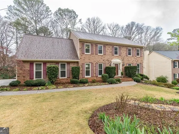 1377 Red Fox Run SW, Lilburn, GA 30047