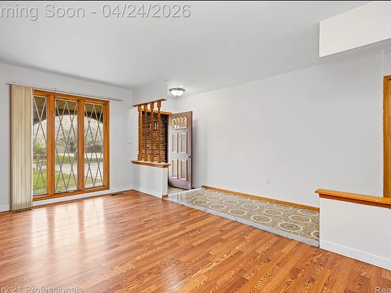 16129 Cambell Dr — Photo 3