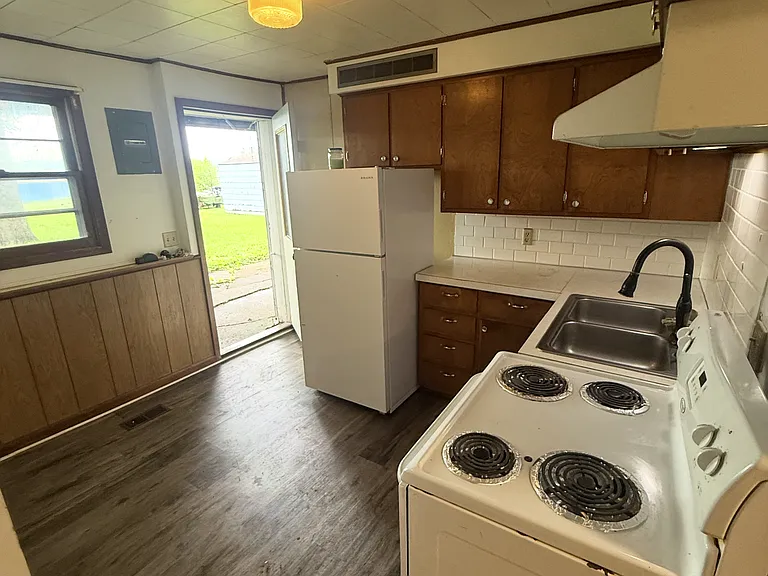 400 E 2nd St #3 — Photo 2