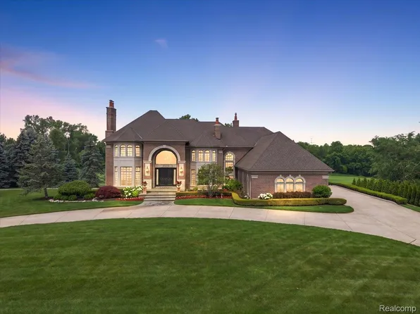 4650 Gatehouse Ct, Rochester, MI 48306