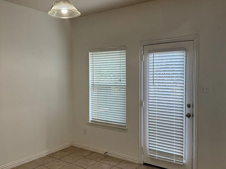 8745 Manhattan Ave — Photo 4