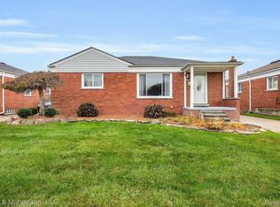 19126 Ash Ave, Eastpointe, MI 48021