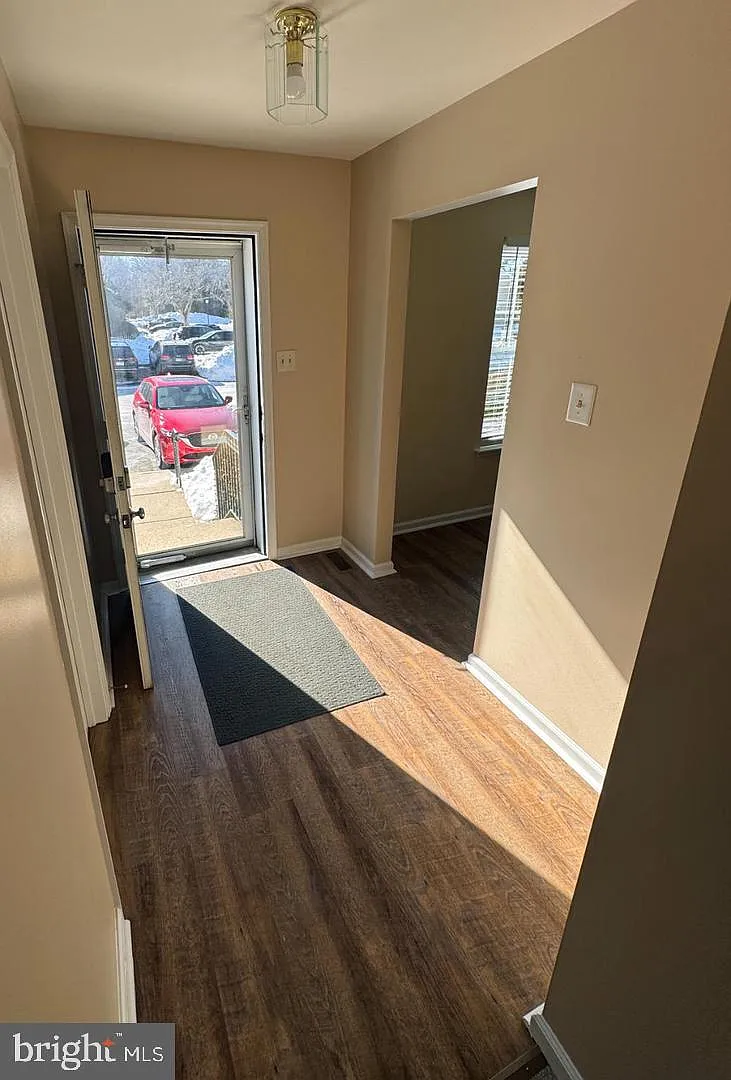3 bed, 2.5 bath, 1640 sqft, $2,850 — Photo 2