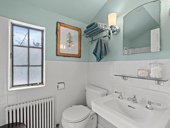 3rd image of 306 Beverley Dr