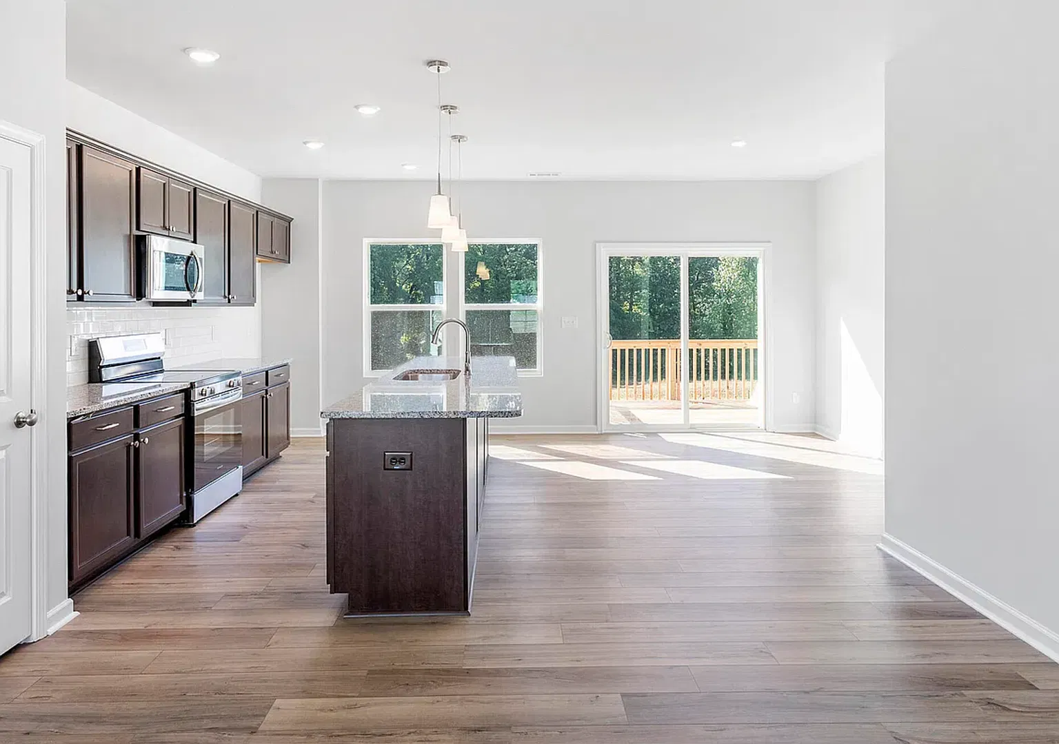 New Listing!! — Photo 2