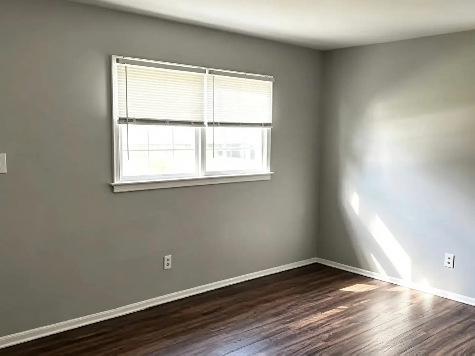 3 bed, 969 sqft, $1,100 — Photo 3
