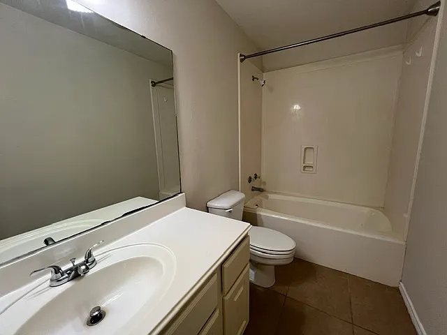 1880 Mullins Ct — Photo 1