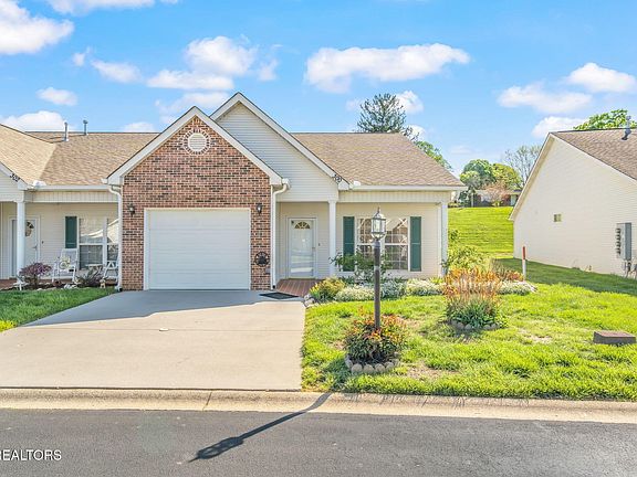 3rd image of 300 Willington Pl
