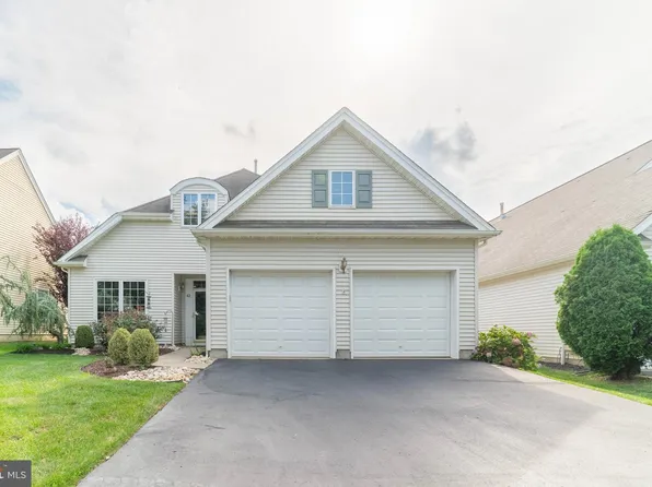 42 Globeflower Ln, West Windsor, NJ 08550