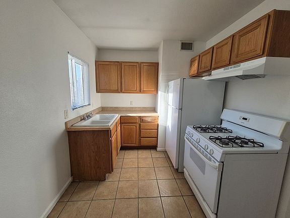 4th image of 2430 S 5th Ave #7