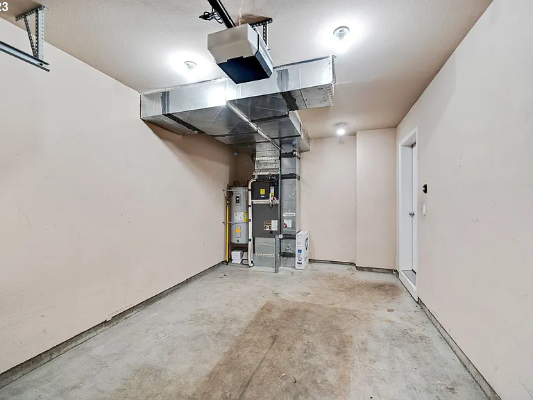 773 N Pine St — Photo 25