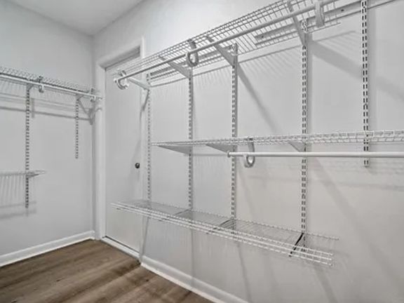 5th image of 709 Oak Field Dr