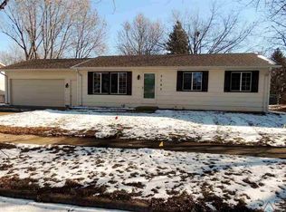 5705 W Pebble Creek Rd, Sioux Falls, SD 57106