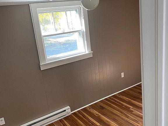 2nd image of 901 Grace Ave