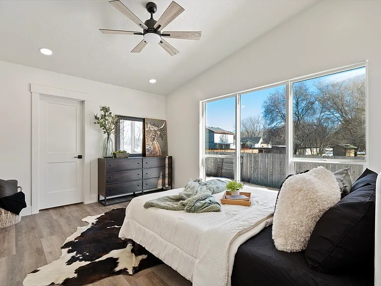 362 W London St — Photo 33