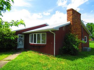 810 E Franklin St, Sesser, IL 62884