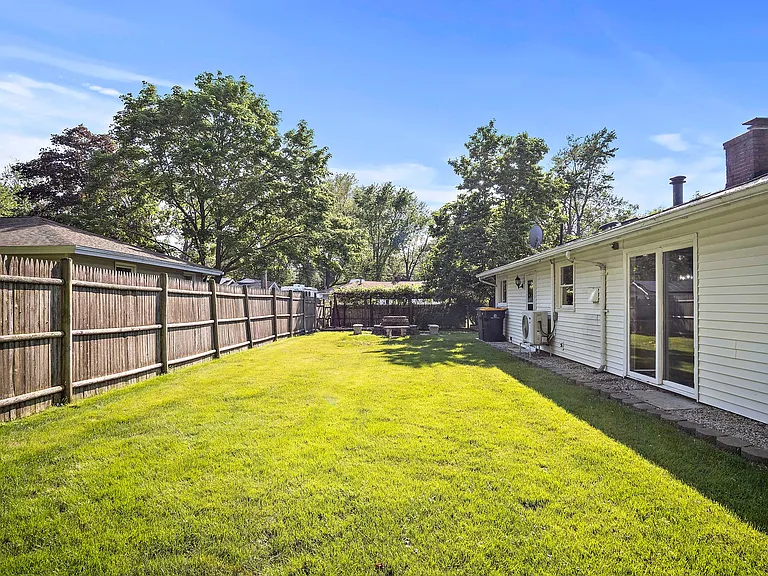 8 Carver Rd — Photo 29