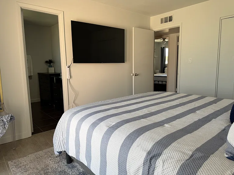 135 E Ellis Dr — Photo 26