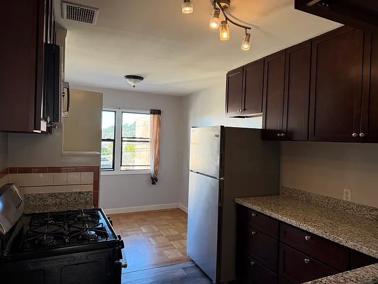 1545 Kirkham St #1 — Photo 4