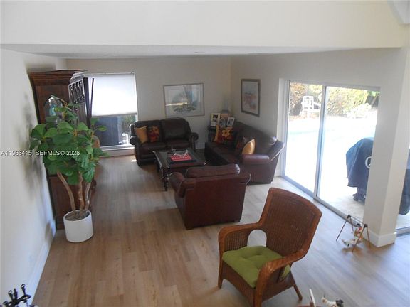 4th image of 128 Laurel Rd