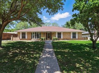 418 Frankie Ln, Lewisville, TX 75057