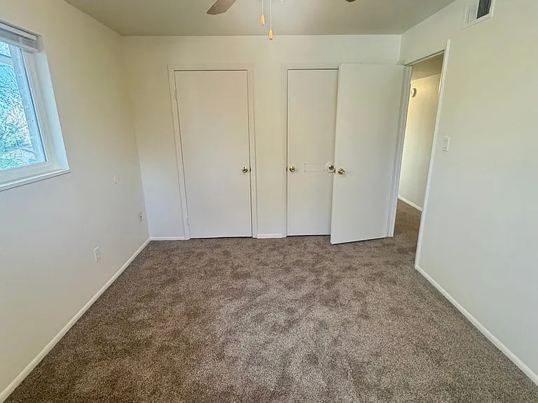 2625 N Chestnut St — Photo 16