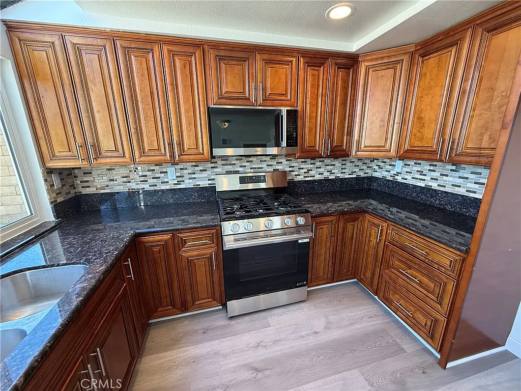 3 bed, 2.5 bath, 2235 sqft, $5,795 — Photo 2