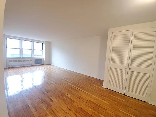 Rented by Smart NY Realty LLC | media 4