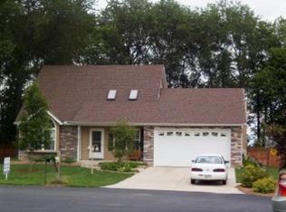 516 N Abraham Ave, Kouts, IN 46347