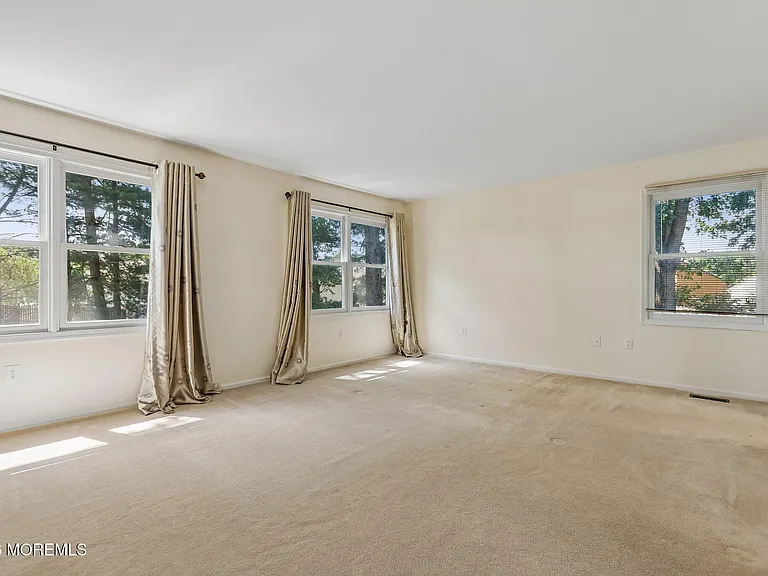 157 Northampton Dr — Photo 32