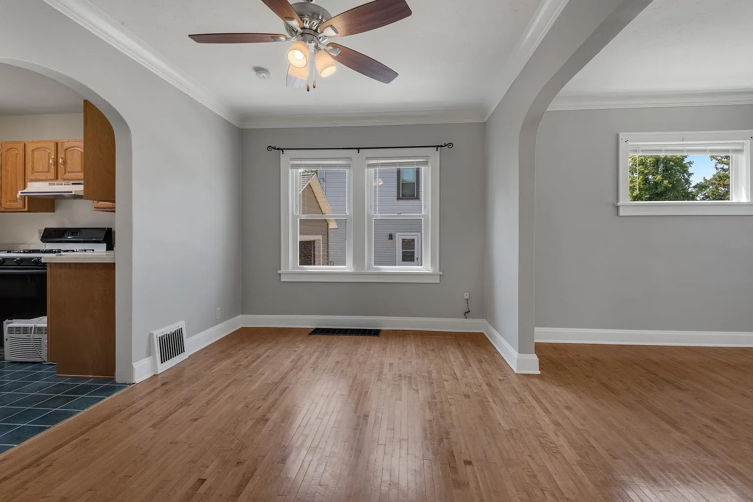 2 bed, 842 sqft, $1,695 — Photo 4