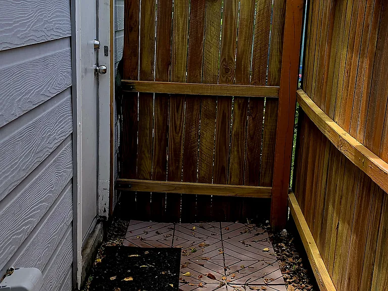 323 Ohio Ave #B — Photo 4
