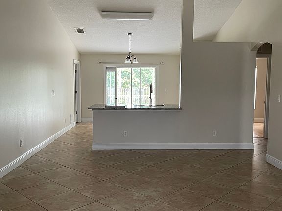 3rd image of 2887 SW South Calabria Cir