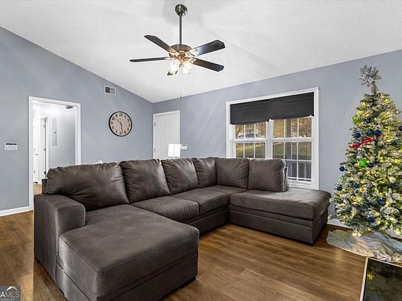 5th image of 466 Southern Trace Dr