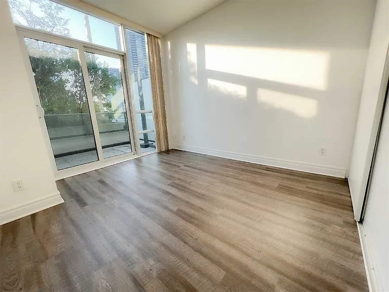 2240 Lake Shore Blvd W #309 — Photo 17