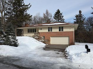 14420 Woodhill Ter, Minnetonka, MN 55345