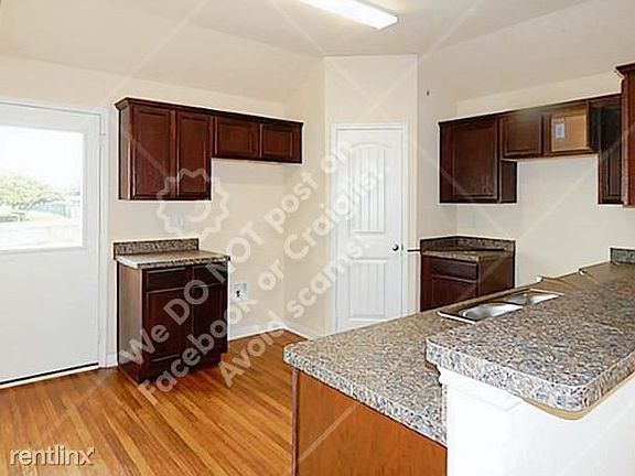 5th image of 1303 Falcon Dr
