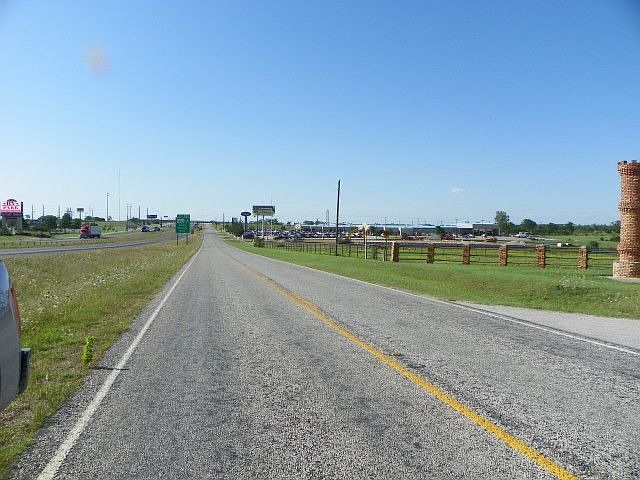 2nd image of 4316 N I-35
