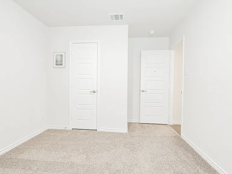 555 Delaware Rd — Photo 6