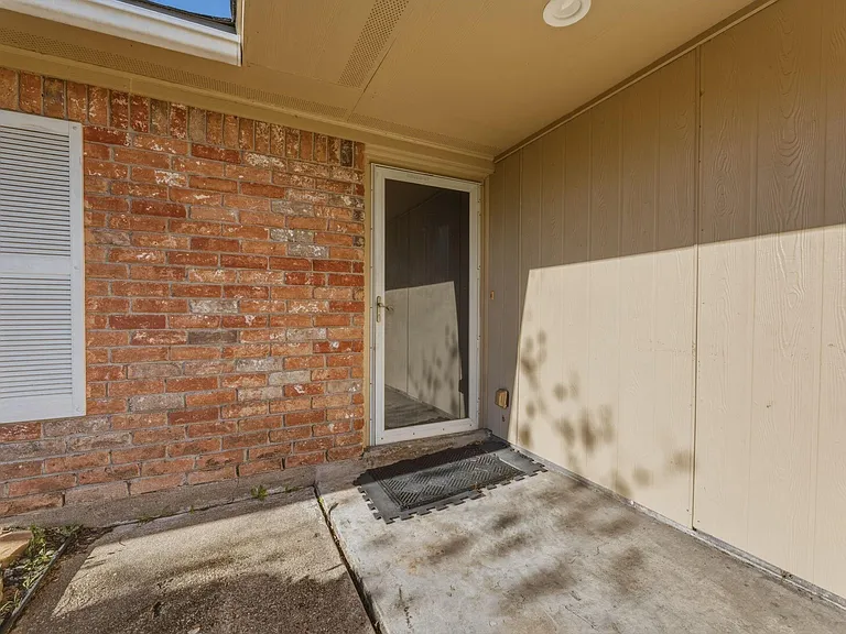 5211 Court Rd — Photo 32